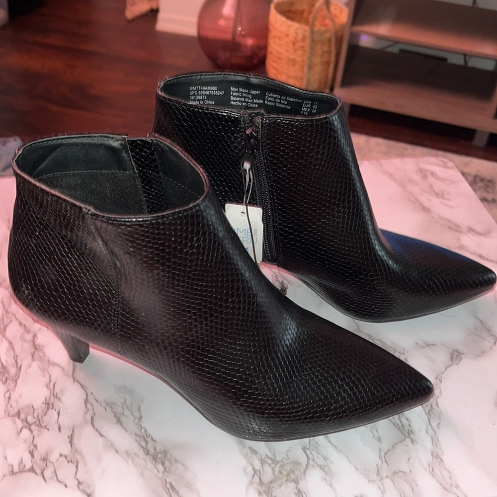 Black snakeskin NWT ankle booties never worn kitten heel